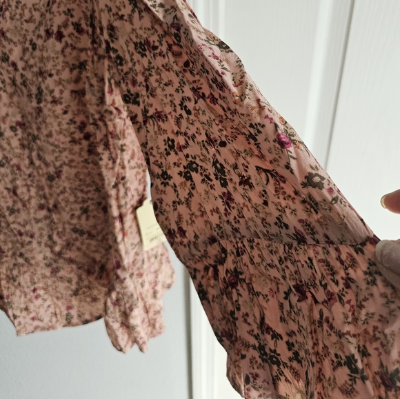 Tops - Picture 2 of 4